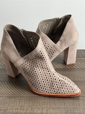 Vince Camuto Lorva Booties Taupe Women’s Size 11